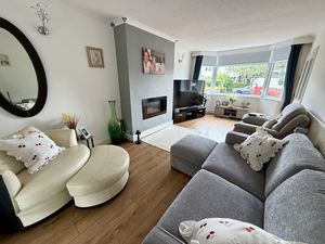 Lounge- click for photo gallery